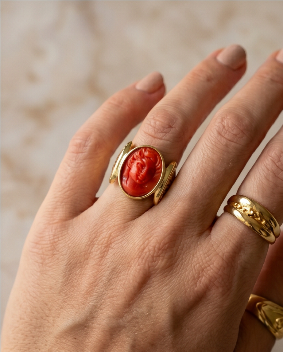 Anillo signet coral rojo