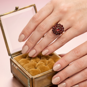 Anillo victoriano cluster de granates